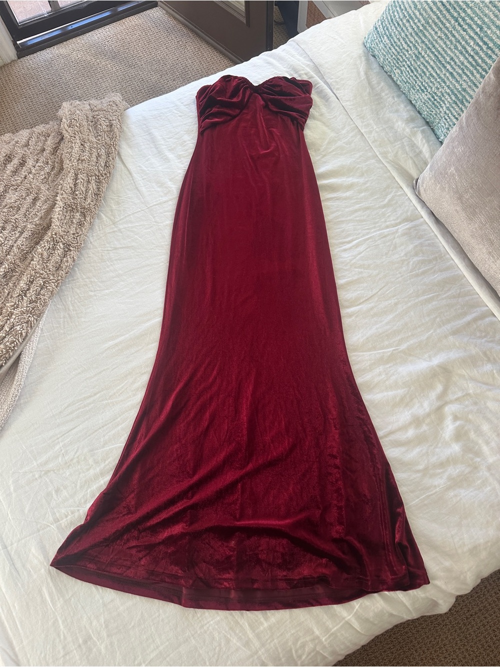 Princess Polly - Strapless Velvet Evening Gown in Deep Red